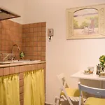 فندق مبيت وإفطار Maison La Mitra - Dimore Partenopee 4*
